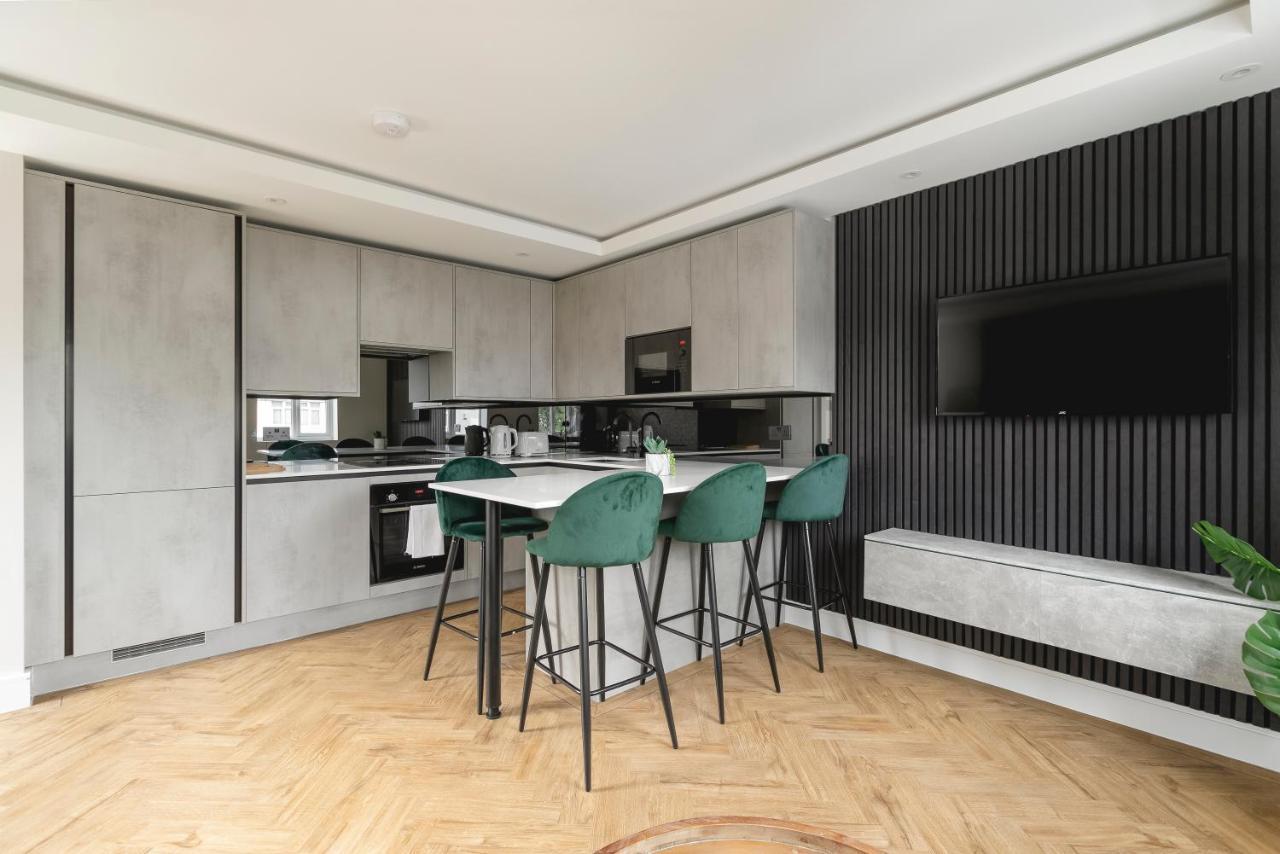 Skyvillion - Cozy Large 4 & 1 Bed Apartments In London Enfield, Mins To Tube Station, Free Wi-Fi Eksteriør billede
