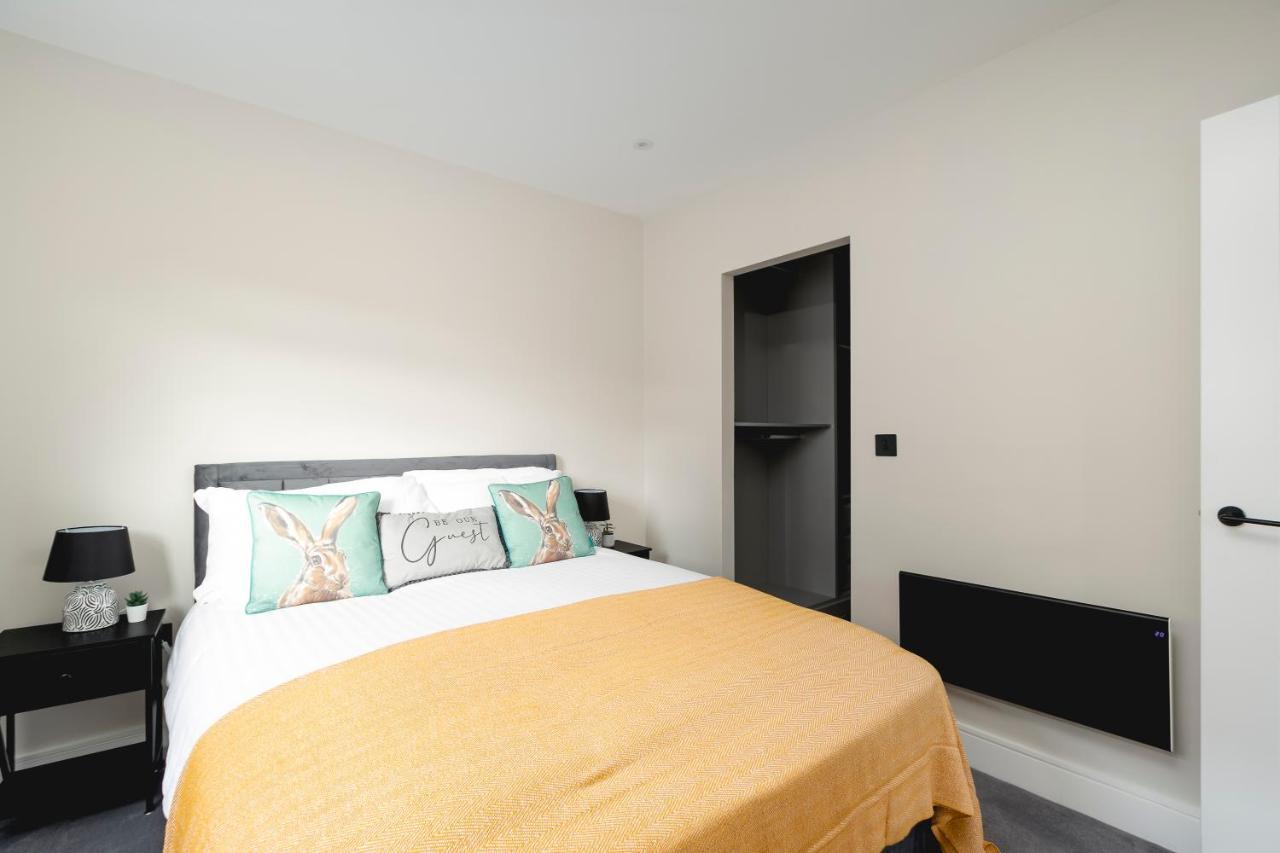 Skyvillion - Cozy Large 4 & 1 Bed Apartments In London Enfield, Mins To Tube Station, Free Wi-Fi Eksteriør billede