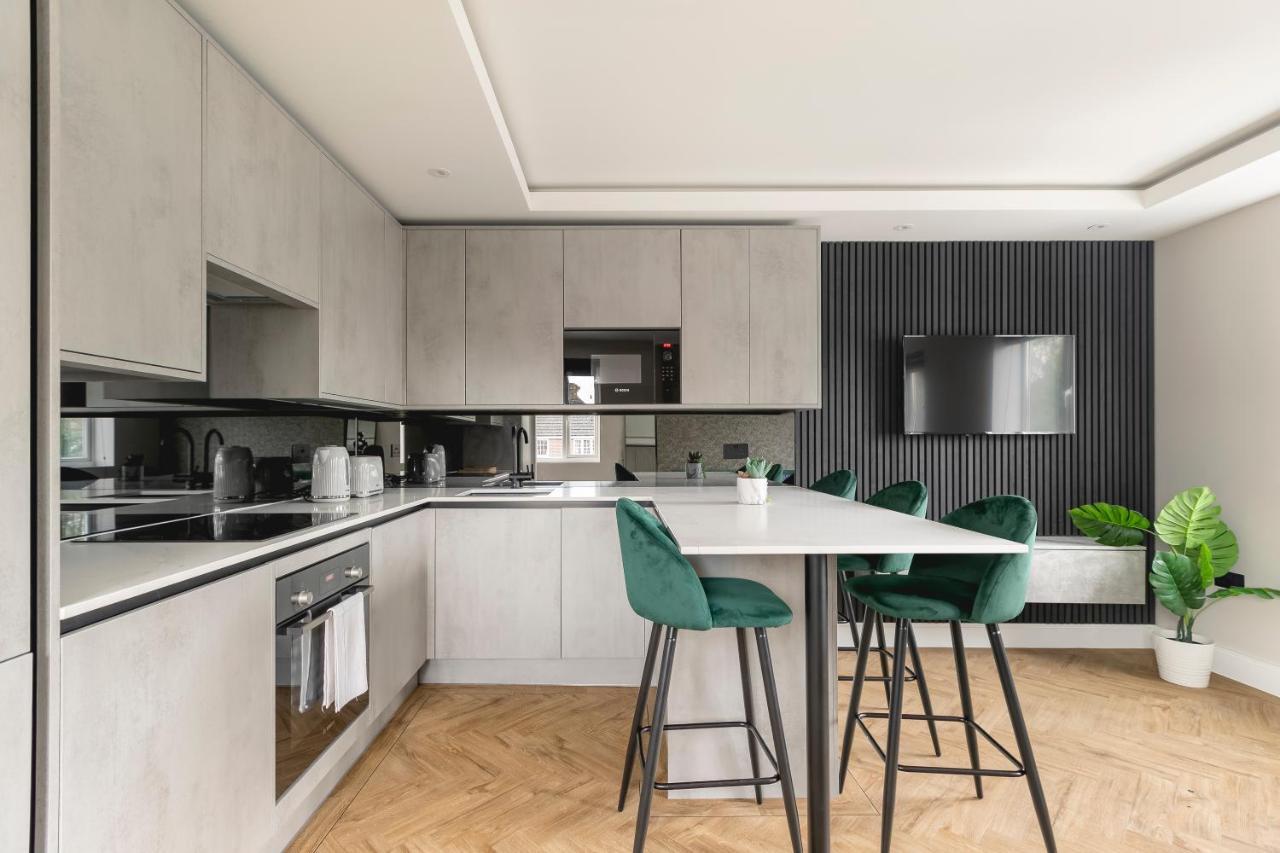 Skyvillion - Cozy Large 4 & 1 Bed Apartments In London Enfield, Mins To Tube Station, Free Wi-Fi Eksteriør billede