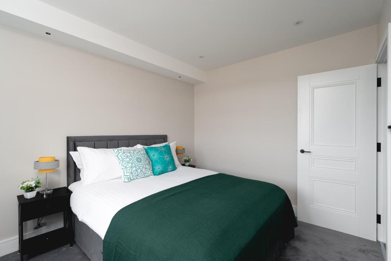 Skyvillion - Cozy Large 4 & 1 Bed Apartments In London Enfield, Mins To Tube Station, Free Wi-Fi Eksteriør billede
