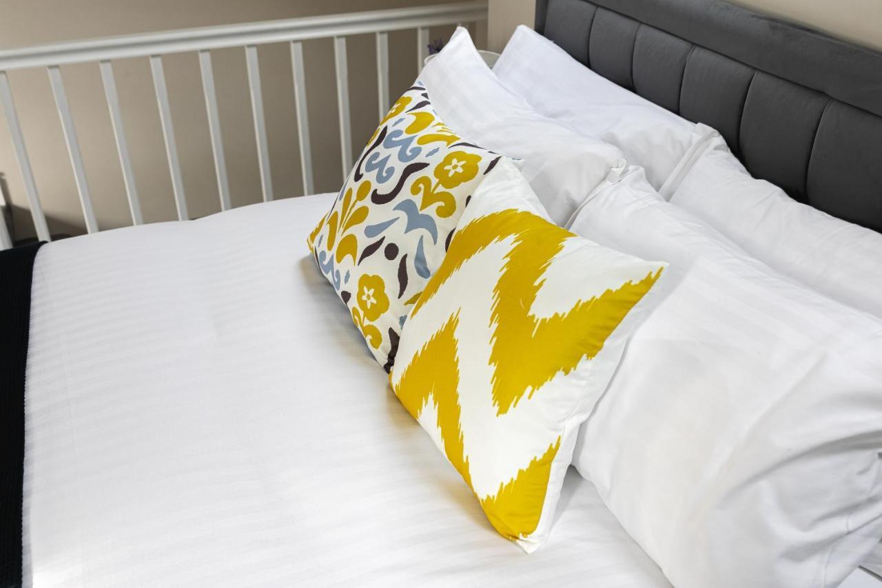 Skyvillion - Cozy Large 4 & 1 Bed Apartments In London Enfield, Mins To Tube Station, Free Wi-Fi Eksteriør billede