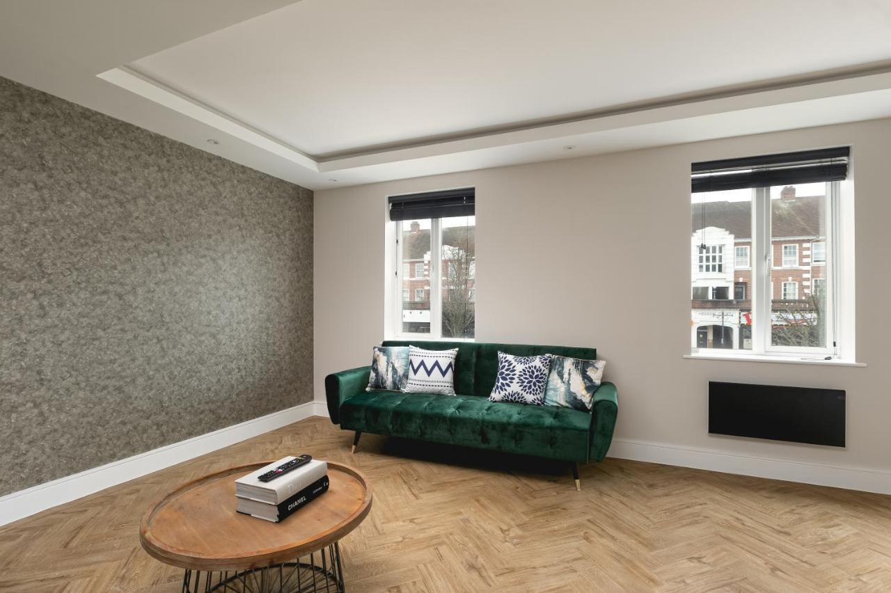 Skyvillion - Cozy Large 4 & 1 Bed Apartments In London Enfield, Mins To Tube Station, Free Wi-Fi Eksteriør billede