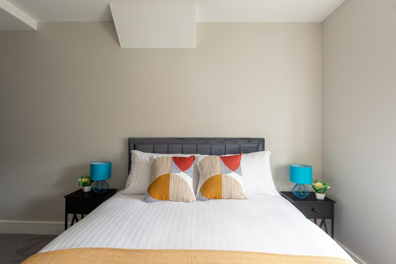 Skyvillion - Cozy Large 4 & 1 Bed Apartments In London Enfield, Mins To Tube Station, Free Wi-Fi Eksteriør billede