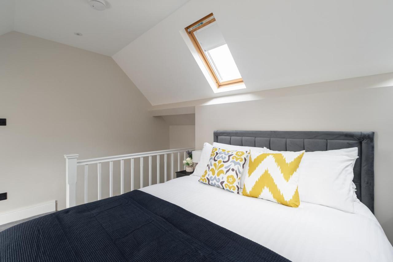 Skyvillion - Cozy Large 4 & 1 Bed Apartments In London Enfield, Mins To Tube Station, Free Wi-Fi Eksteriør billede