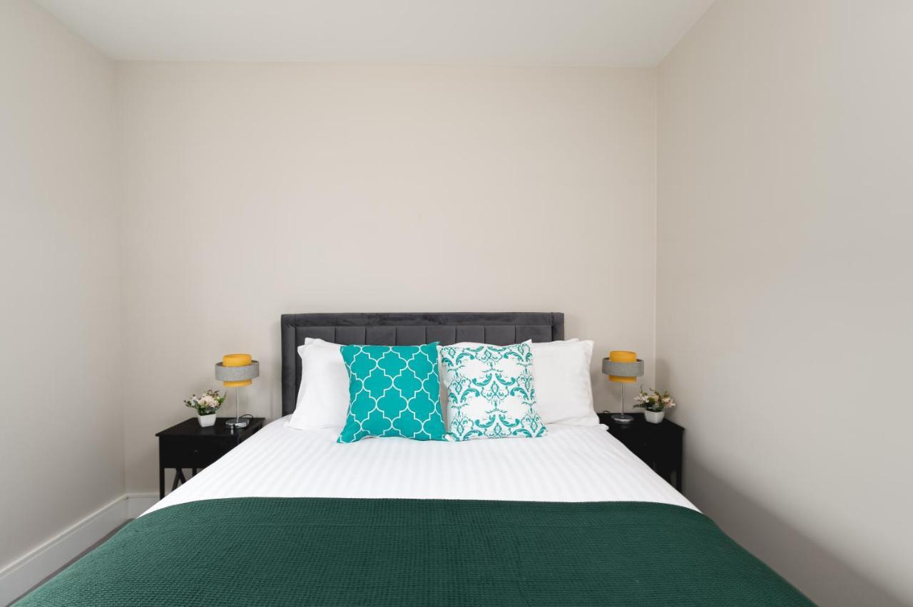 Skyvillion - Cozy Large 4 & 1 Bed Apartments In London Enfield, Mins To Tube Station, Free Wi-Fi Eksteriør billede