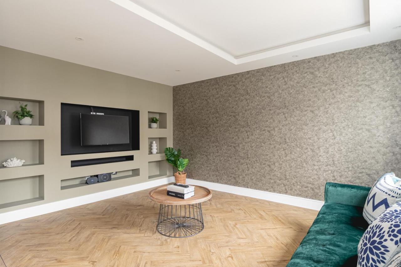 Skyvillion - Cozy Large 4 & 1 Bed Apartments In London Enfield, Mins To Tube Station, Free Wi-Fi Eksteriør billede
