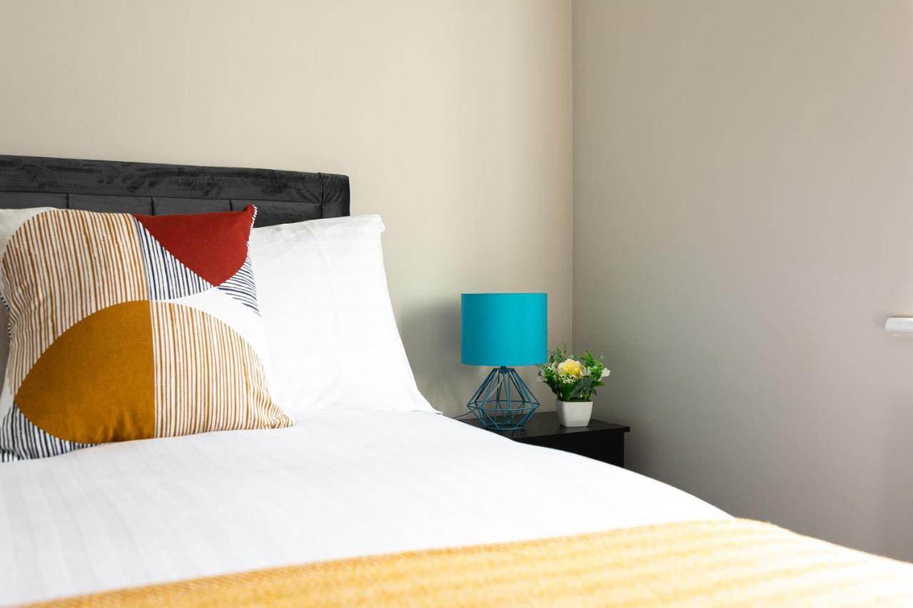 Skyvillion - Cozy Large 4 & 1 Bed Apartments In London Enfield, Mins To Tube Station, Free Wi-Fi Eksteriør billede