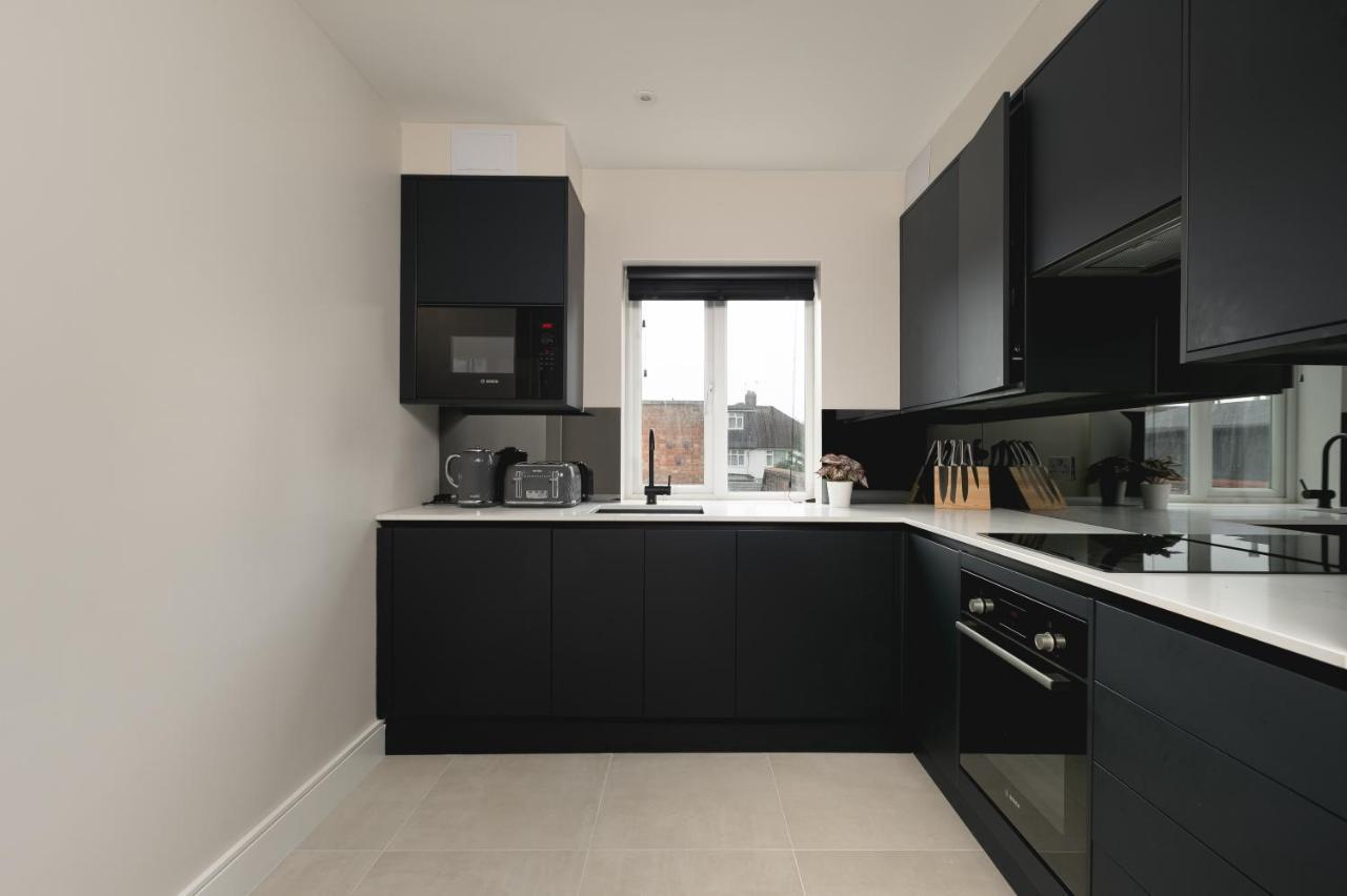 Skyvillion - Cozy Large 4 & 1 Bed Apartments In London Enfield, Mins To Tube Station, Free Wi-Fi Eksteriør billede