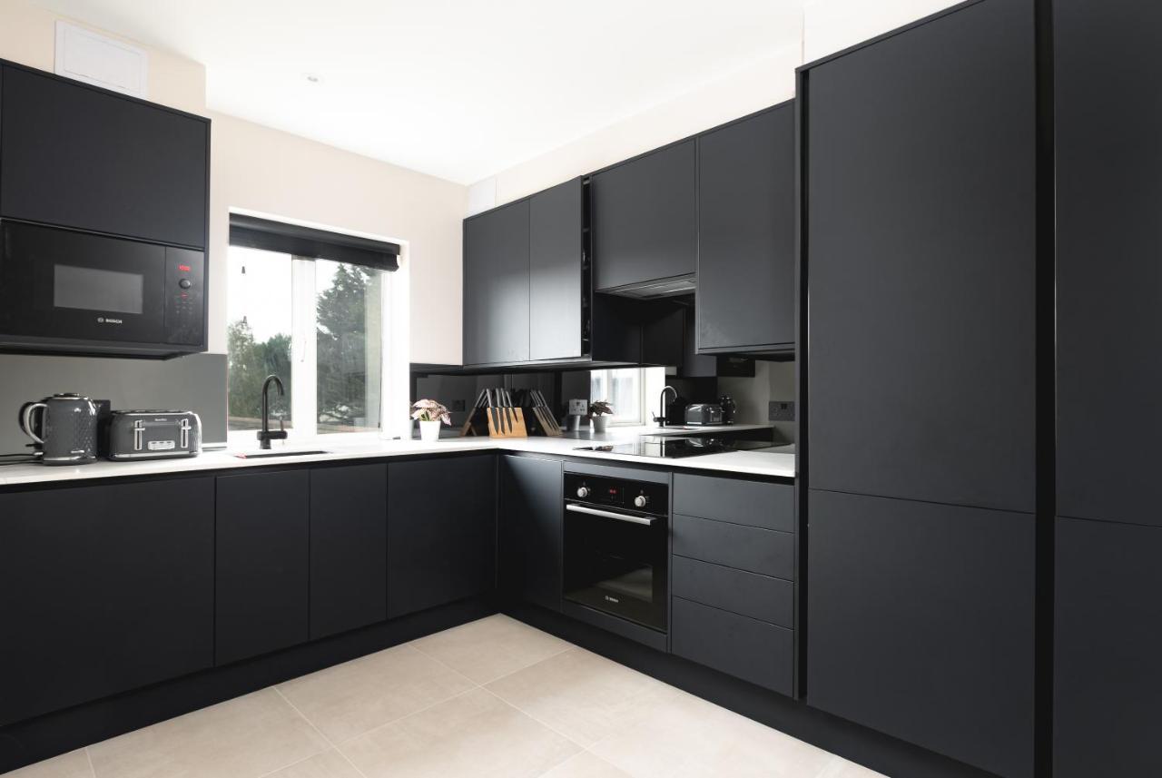 Skyvillion - Cozy Large 4 & 1 Bed Apartments In London Enfield, Mins To Tube Station, Free Wi-Fi Eksteriør billede