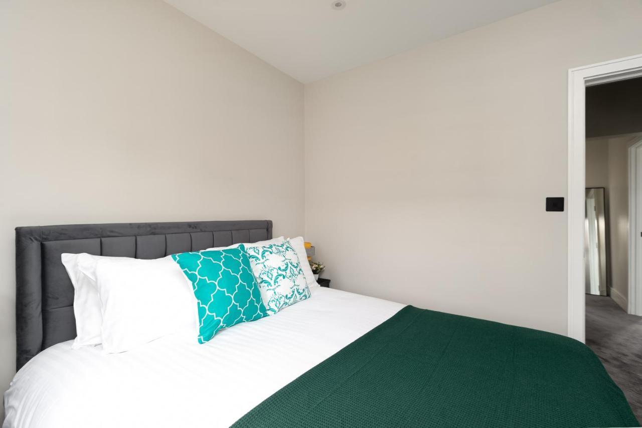 Skyvillion - Cozy Large 4 & 1 Bed Apartments In London Enfield, Mins To Tube Station, Free Wi-Fi Eksteriør billede