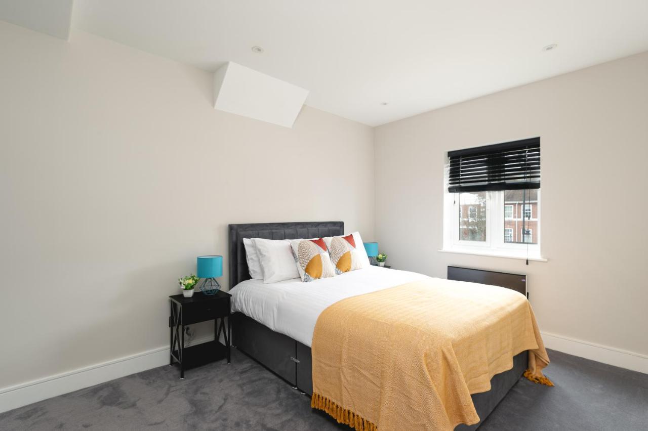 Skyvillion - Cozy Large 4 & 1 Bed Apartments In London Enfield, Mins To Tube Station, Free Wi-Fi Eksteriør billede
