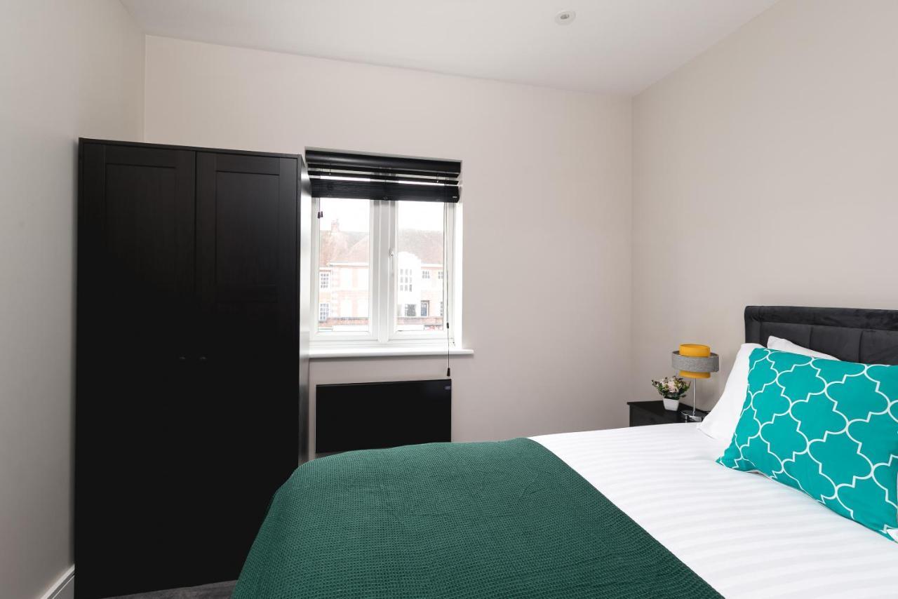 Skyvillion - Cozy Large 4 & 1 Bed Apartments In London Enfield, Mins To Tube Station, Free Wi-Fi Eksteriør billede