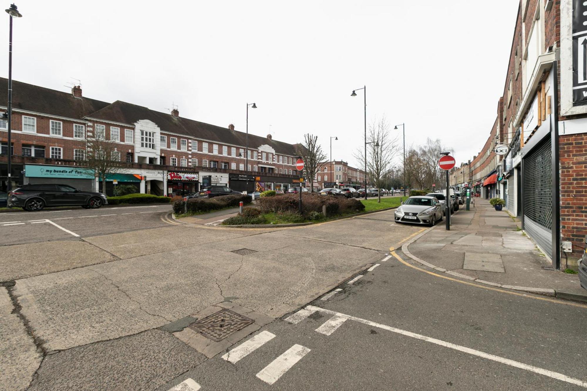 Skyvillion - Cozy Large 4 & 1 Bed Apartments In London Enfield, Mins To Tube Station, Free Wi-Fi Eksteriør billede