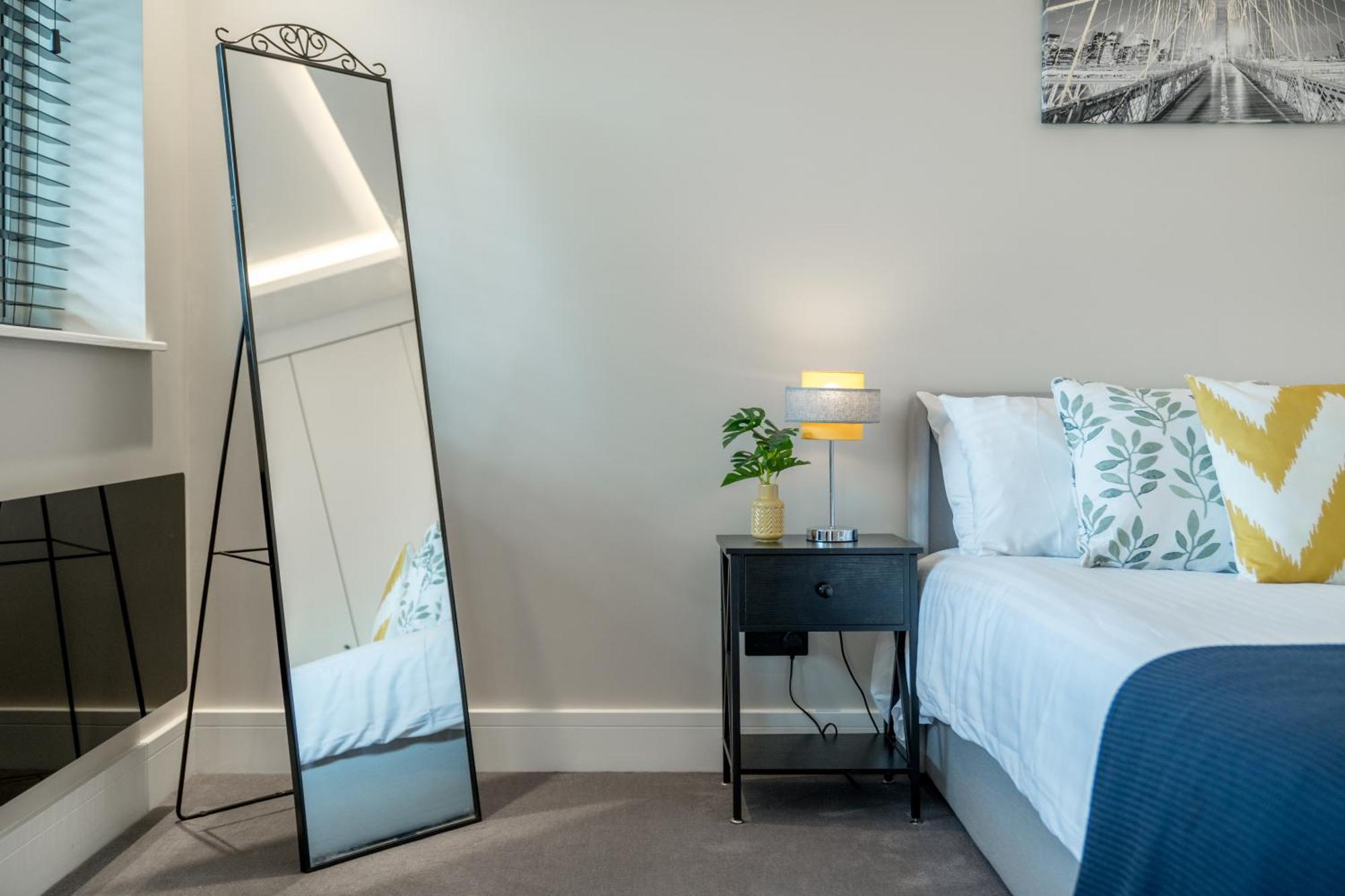 Skyvillion - Cozy Large 4 & 1 Bed Apartments In London Enfield, Mins To Tube Station, Free Wi-Fi Eksteriør billede